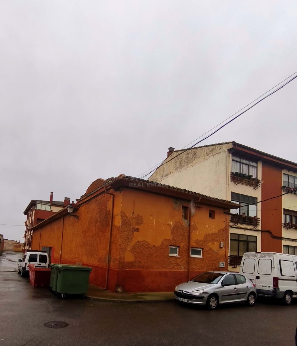 Kommersiell til salgs i Leon by - € 26 000 (Ref: 9988653)