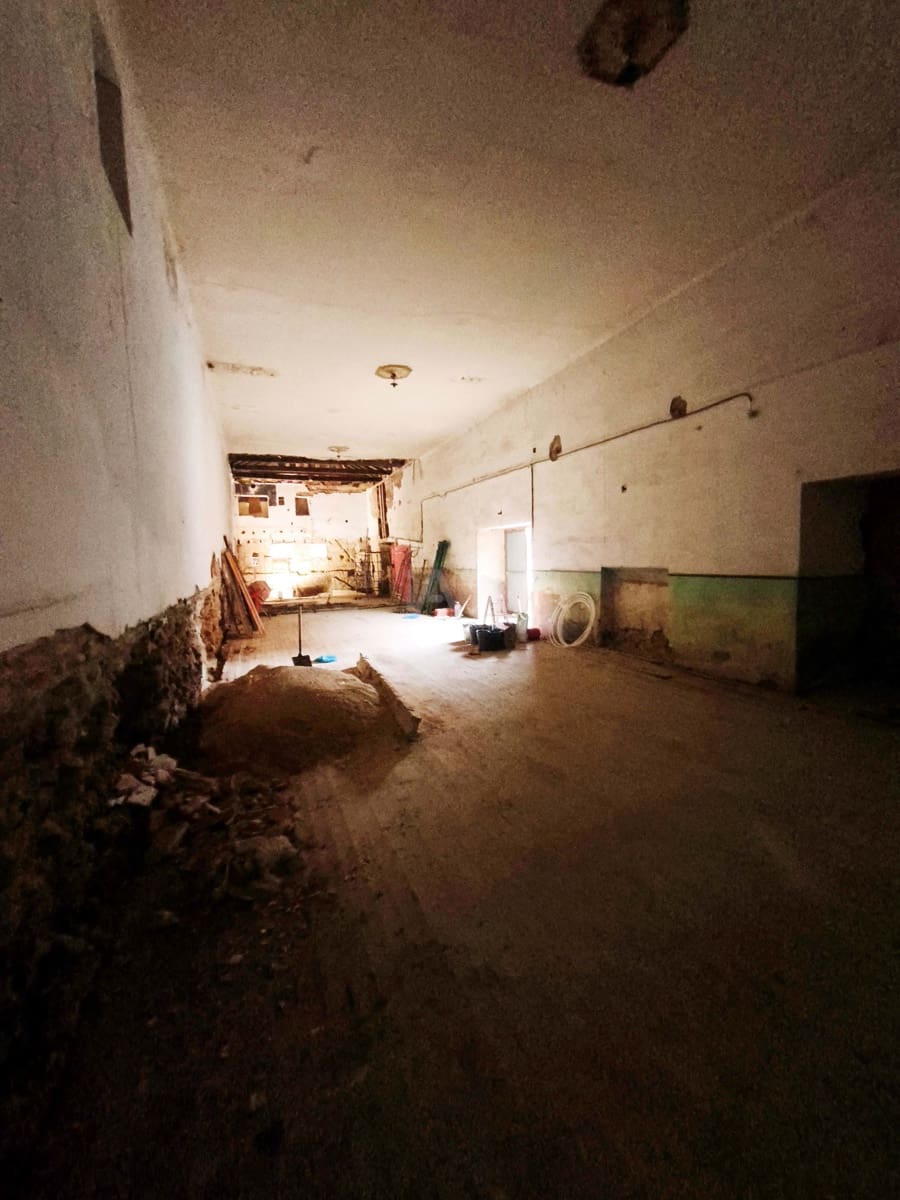 Kommersiell til salgs i Leon by - € 26 000 (Ref: 9988653)