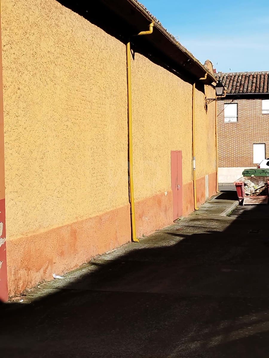 Kommersiell til salgs i Leon by - € 26 000 (Ref: 9988653)