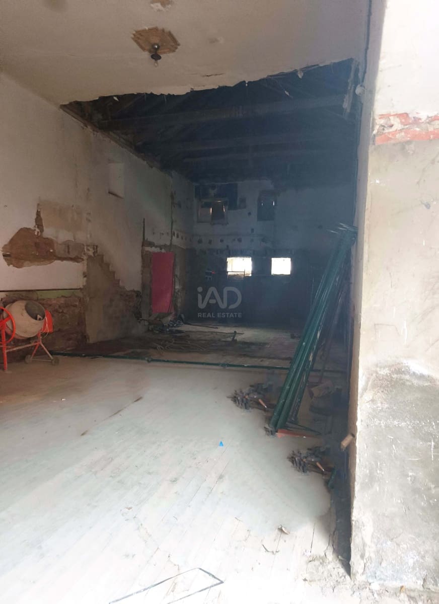 Kommersiell til salgs i Leon by - € 26 000 (Ref: 9988653)