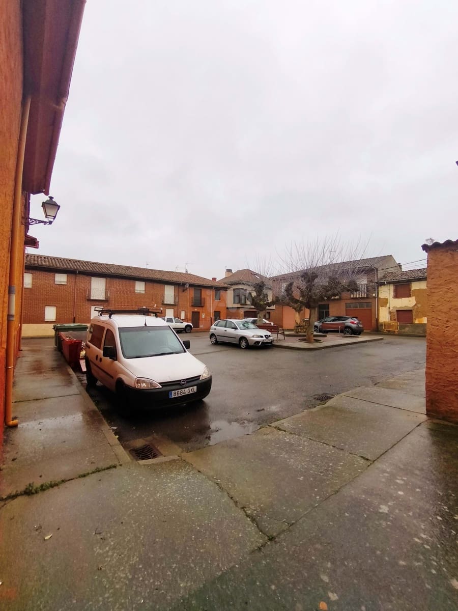 Kommersiell til salgs i Leon by - € 26 000 (Ref: 9988653)