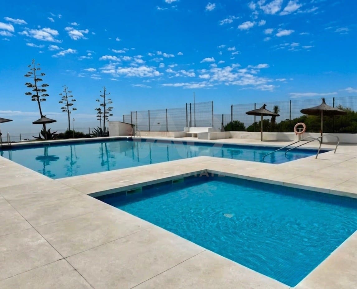 2 soveværelse Rækkehus til salg i Manilva med swimmingpool - € 250.000 (Ref: 9988656)