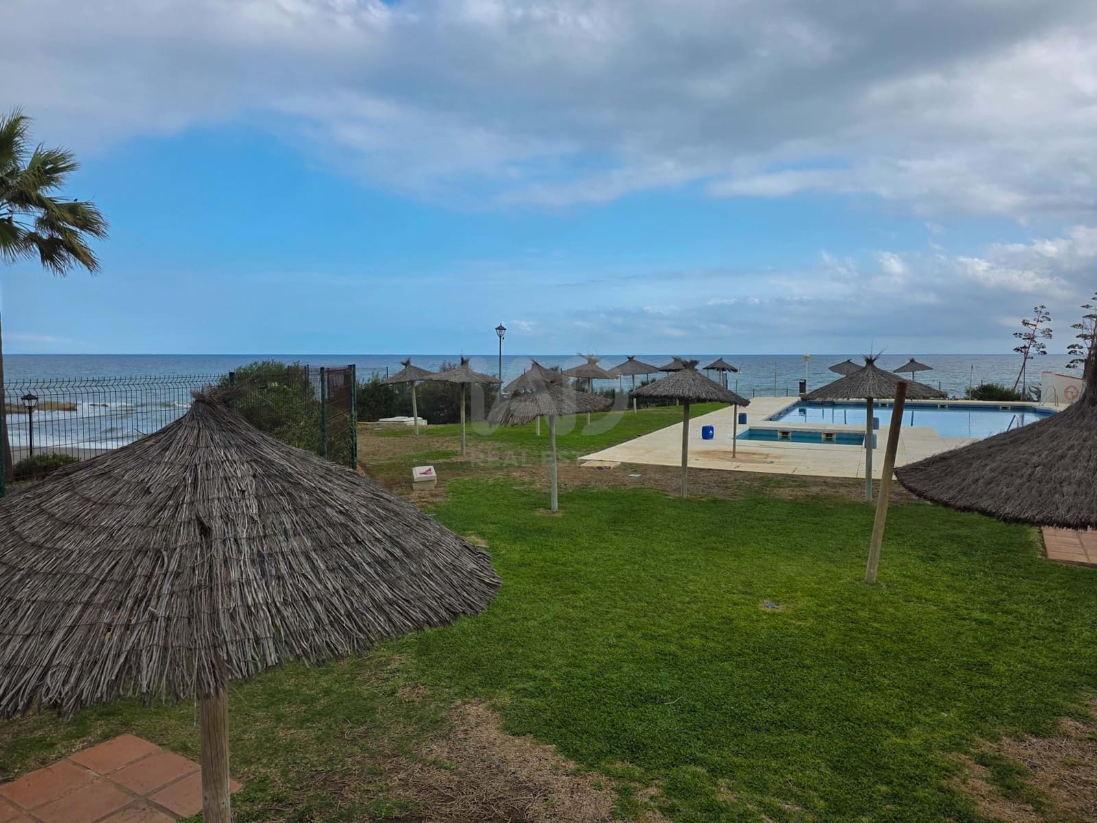 2 soveværelse Rækkehus til salg i Manilva med swimmingpool - € 250.000 (Ref: 9988656)