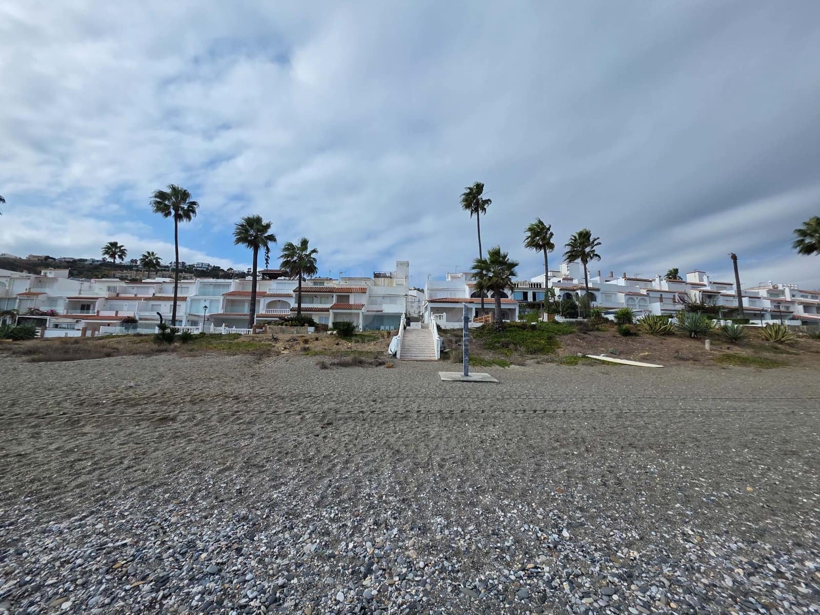 2 soveværelse Rækkehus til salg i Manilva med swimmingpool - € 250.000 (Ref: 9988656)