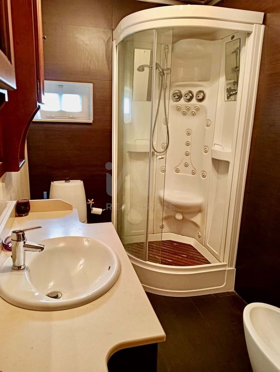 Casa de 4 habitaciones en León ciudad en venta con garaje - 215.000 € (Ref: 9988659)