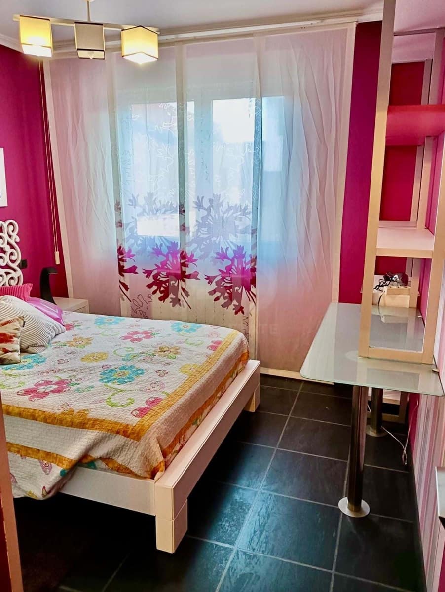 Casa de 4 habitaciones en León ciudad en venta con garaje - 215.000 € (Ref: 9988659)