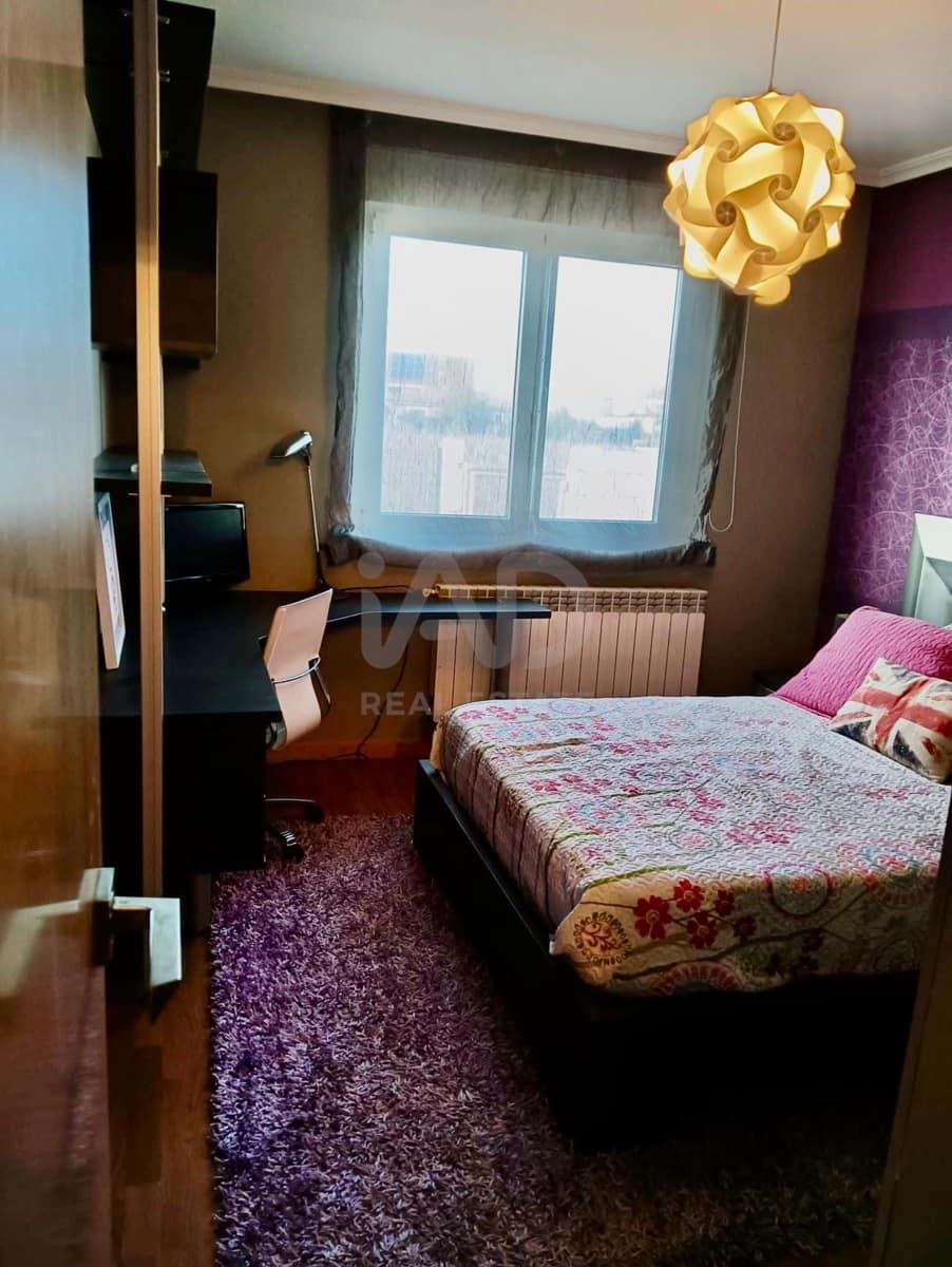 Casa de 4 habitaciones en León ciudad en venta con garaje - 215.000 € (Ref: 9988659)