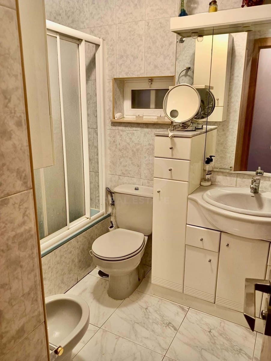 Casa de 4 habitaciones en León ciudad en venta con garaje - 215.000 € (Ref: 9988659)
