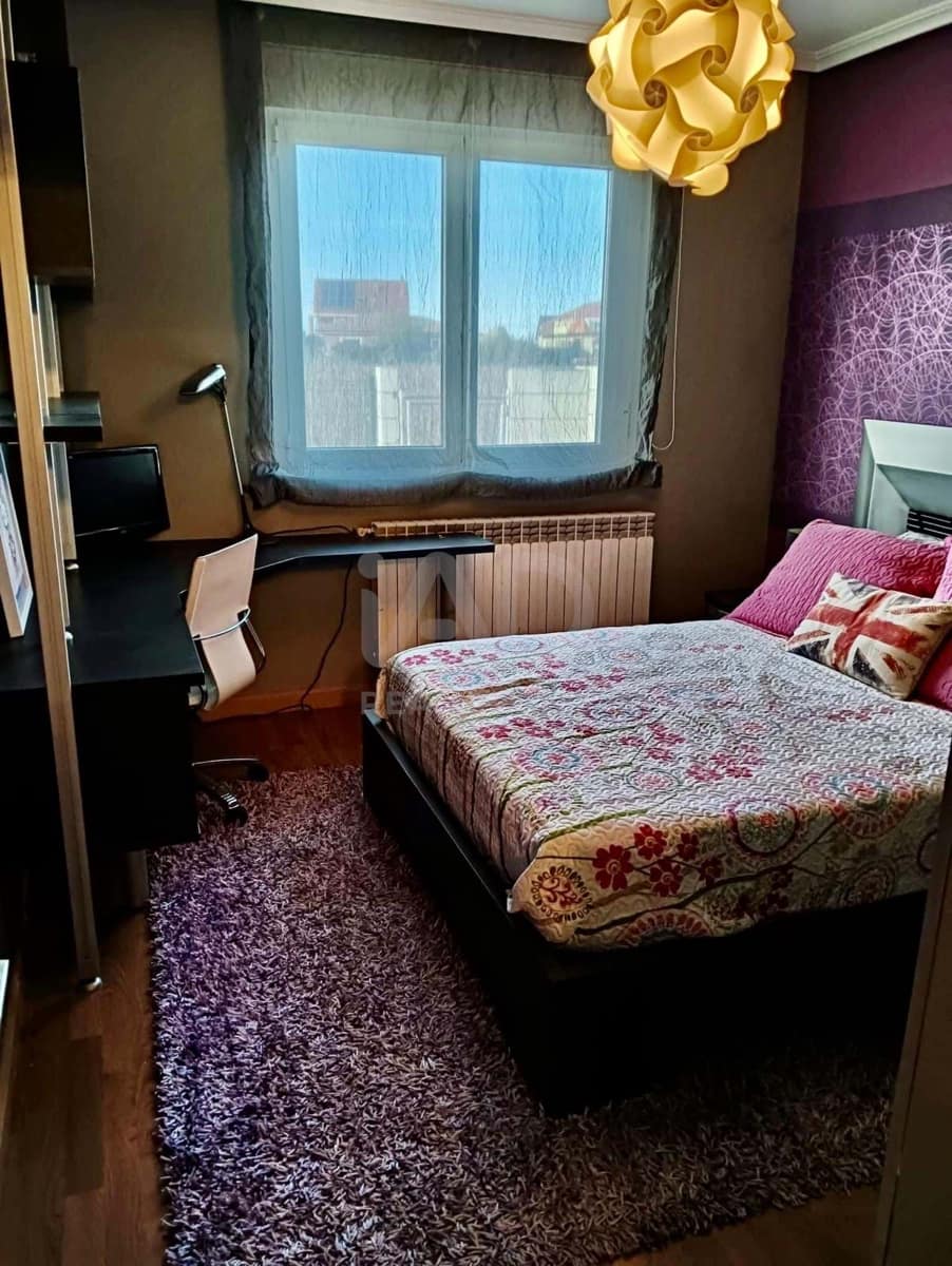 Casa de 4 habitaciones en León ciudad en venta con garaje - 215.000 € (Ref: 9988659)