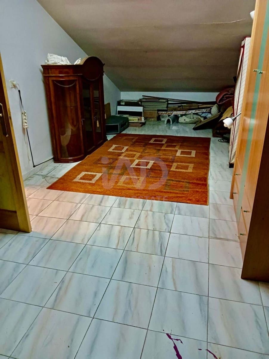 Casa de 4 habitaciones en León ciudad en venta con garaje - 215.000 € (Ref: 9988659)