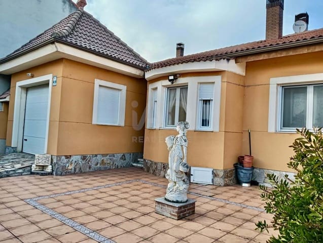 4 soverom Hus til salgs i Leon by med garasje - € 215 000 (Ref: 9988659)
