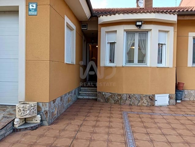 4 soverom Hus til salgs i Leon by med garasje - € 215 000 (Ref: 9988659)