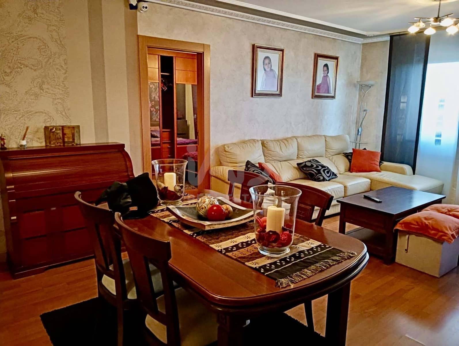 Casa de 4 habitaciones en León ciudad en venta con garaje - 215.000 € (Ref: 9988659)
