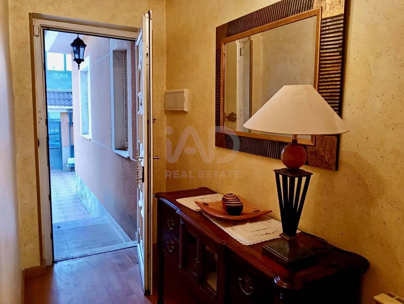 Casa de 4 habitaciones en León ciudad en venta con garaje - 215.000 € (Ref: 9988659)