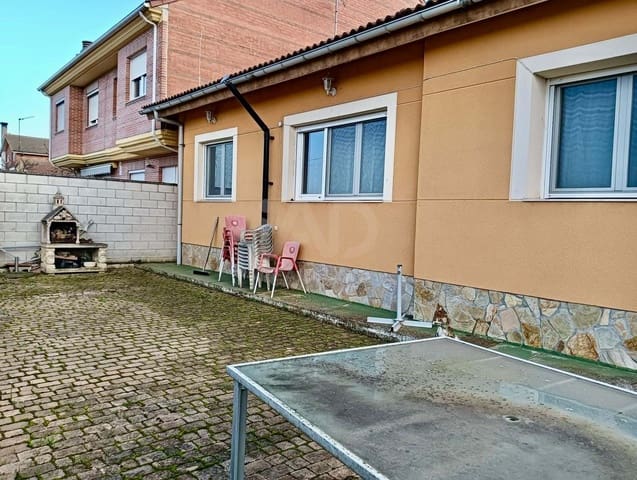 4 soverom Hus til salgs i Leon by med garasje - € 215 000 (Ref: 9988659)