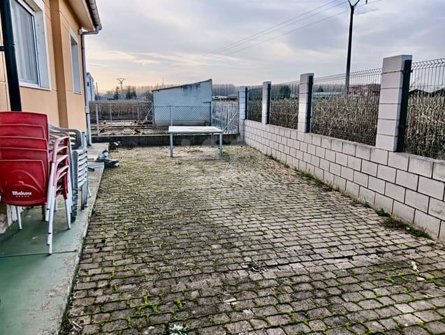 4 soverom Hus til salgs i Leon by med garasje - € 215 000 (Ref: 9988659)