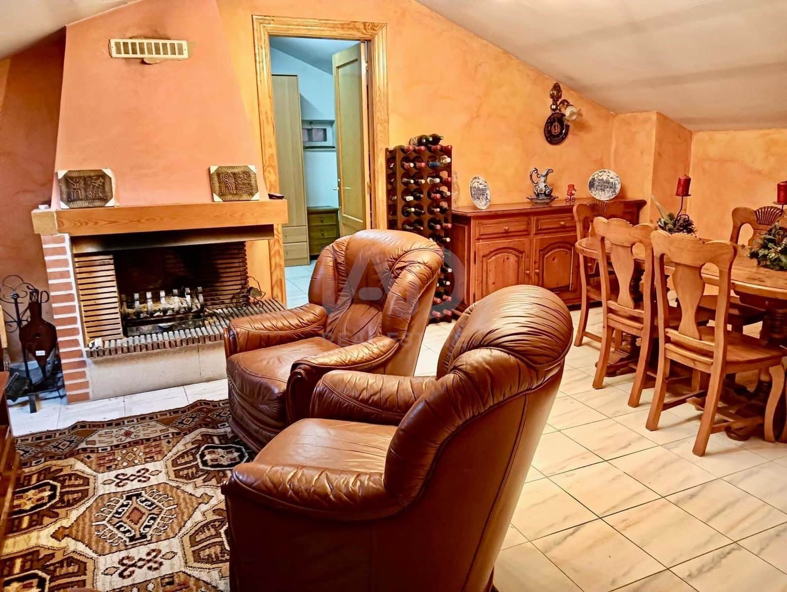Casa de 4 habitaciones en León ciudad en venta con garaje - 215.000 € (Ref: 9988659)