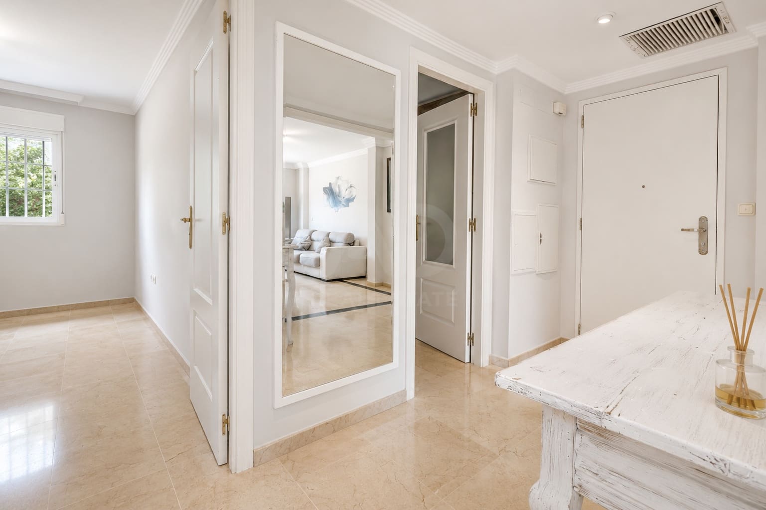 2 soveværelse Lejlighed til salg i Rio Real med garage - € 425.000 (Ref: 9988660)