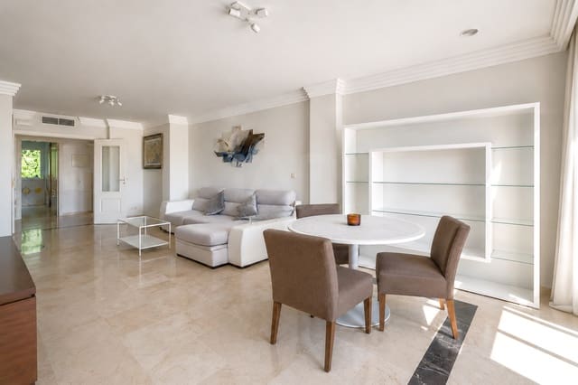 2 soveværelse Lejlighed til salg i Río Real, Marbella med garage - € 425.000 (Ref: 9988660)