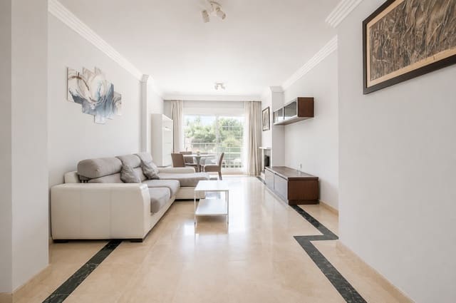 2 soveværelse Lejlighed til salg i Río Real, Marbella med garage - € 425.000 (Ref: 9988660)
