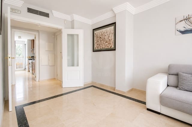 2 soveværelse Lejlighed til salg i Río Real, Marbella med garage - € 425.000 (Ref: 9988660)