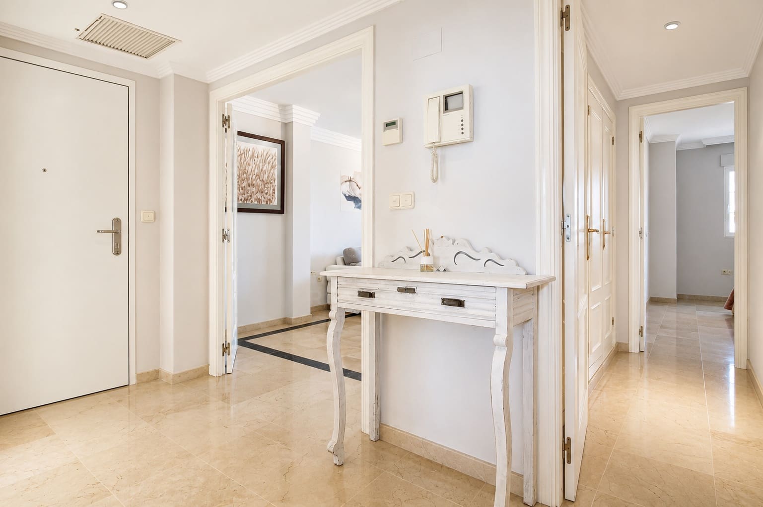 2 soveværelse Lejlighed til salg i Rio Real med garage - € 425.000 (Ref: 9988660)