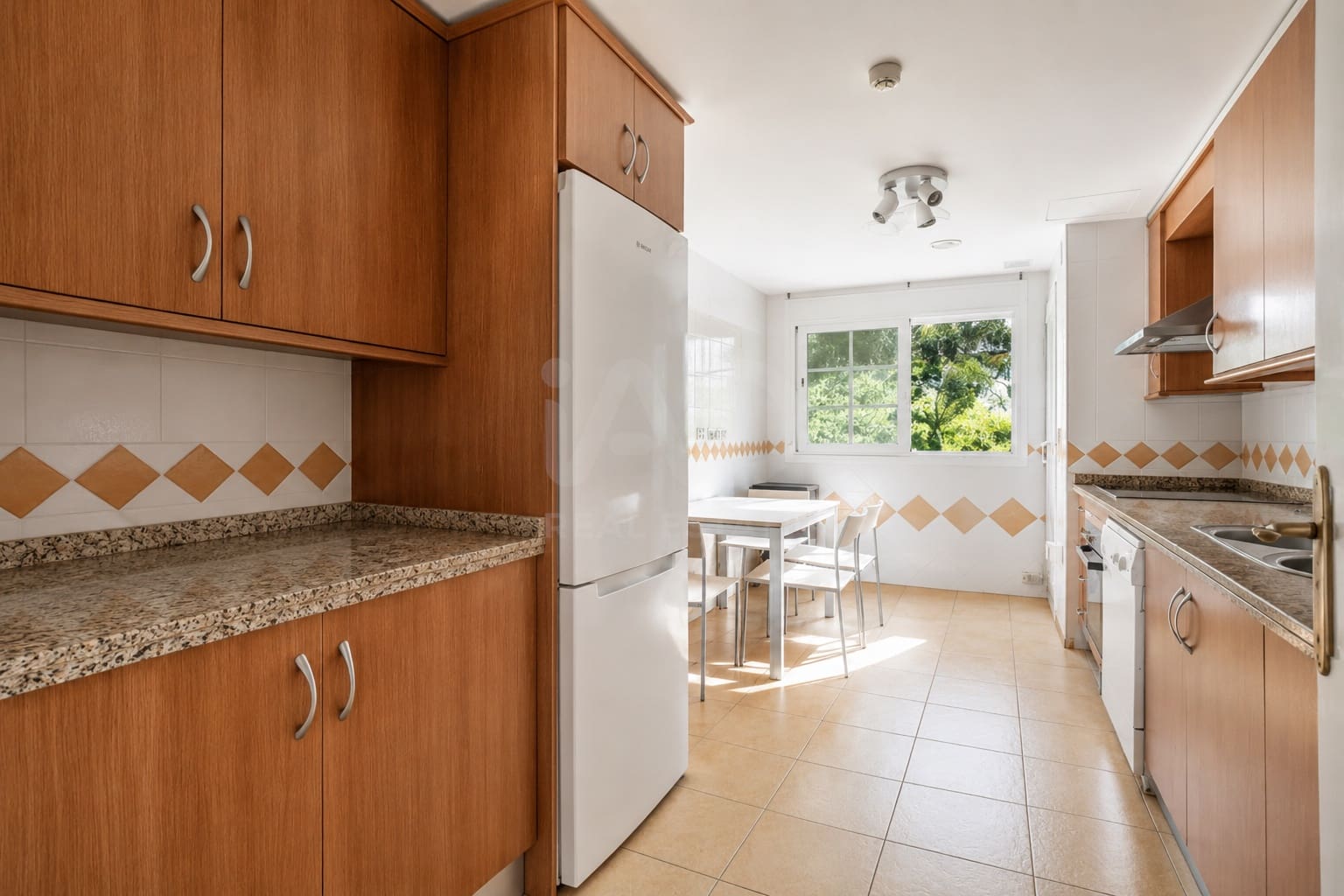 2 soveværelse Lejlighed til salg i Rio Real med garage - € 425.000 (Ref: 9988660)