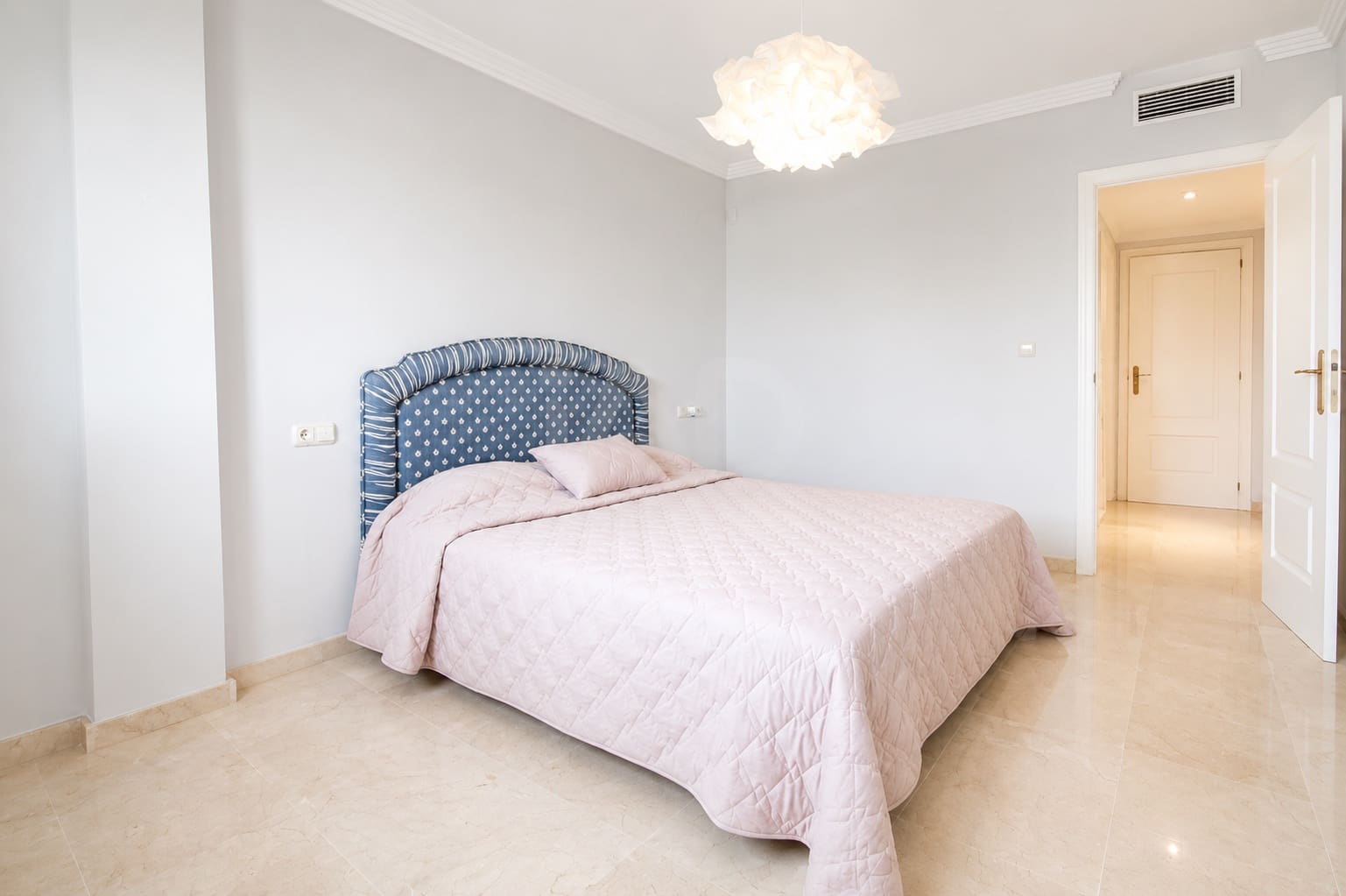 2 soveværelse Lejlighed til salg i Rio Real med garage - € 425.000 (Ref: 9988660)