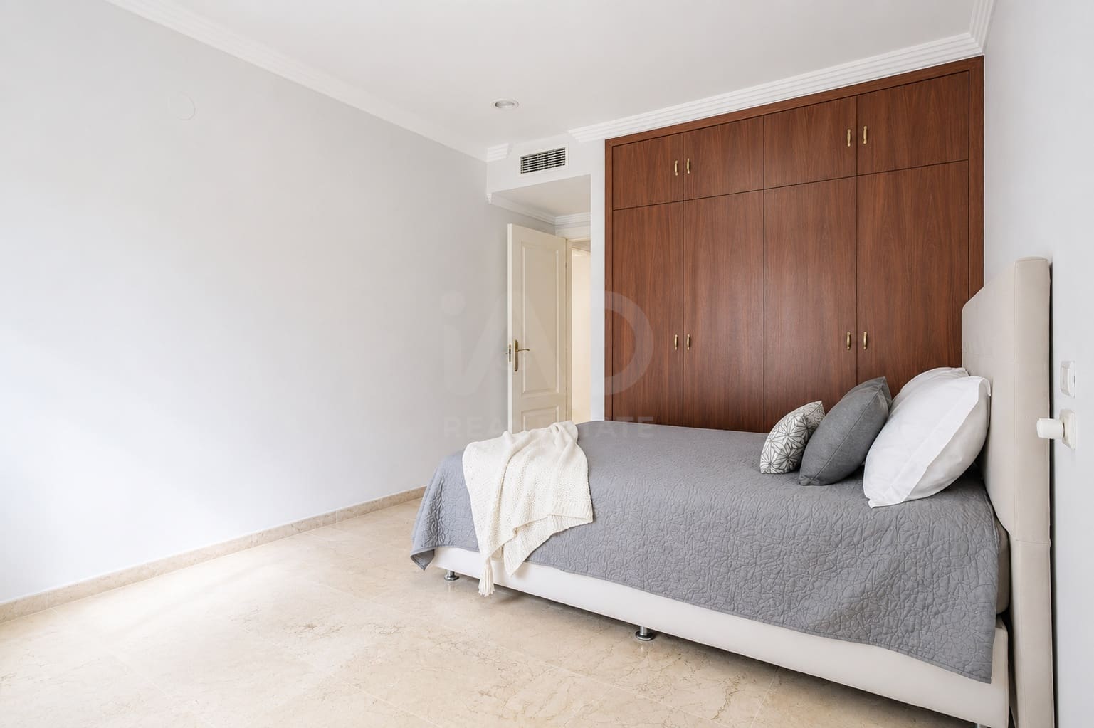2 soveværelse Lejlighed til salg i Rio Real med garage - € 425.000 (Ref: 9988660)