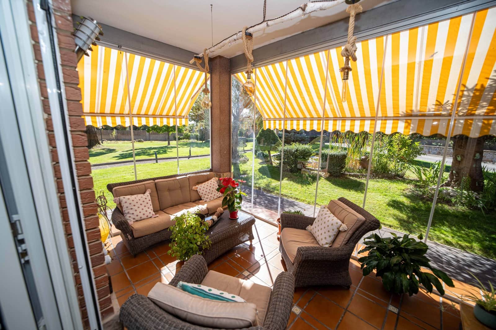 5 sypialnia Dom na sprzedaż w Miasto Leon z basenem garażem - 498 900 € (Ref: 9988662)