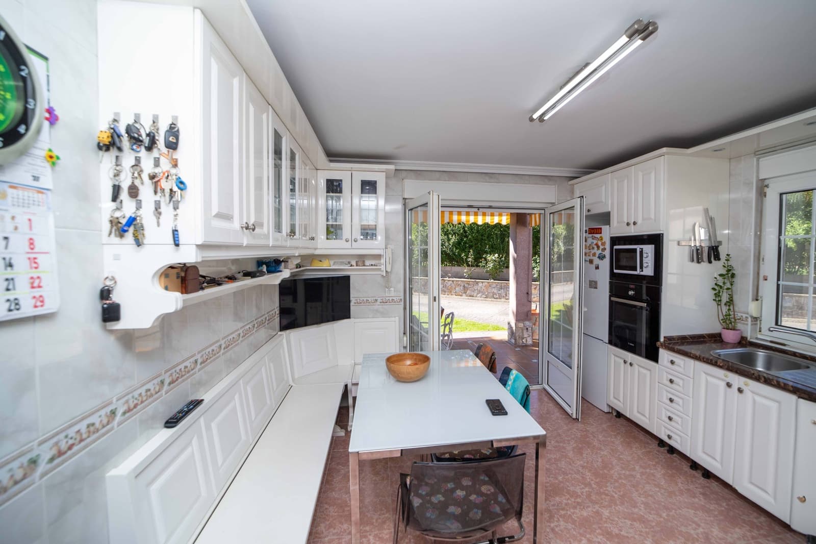 5 sypialnia Dom na sprzedaż w Miasto Leon z basenem garażem - 498 900 € (Ref: 9988662)