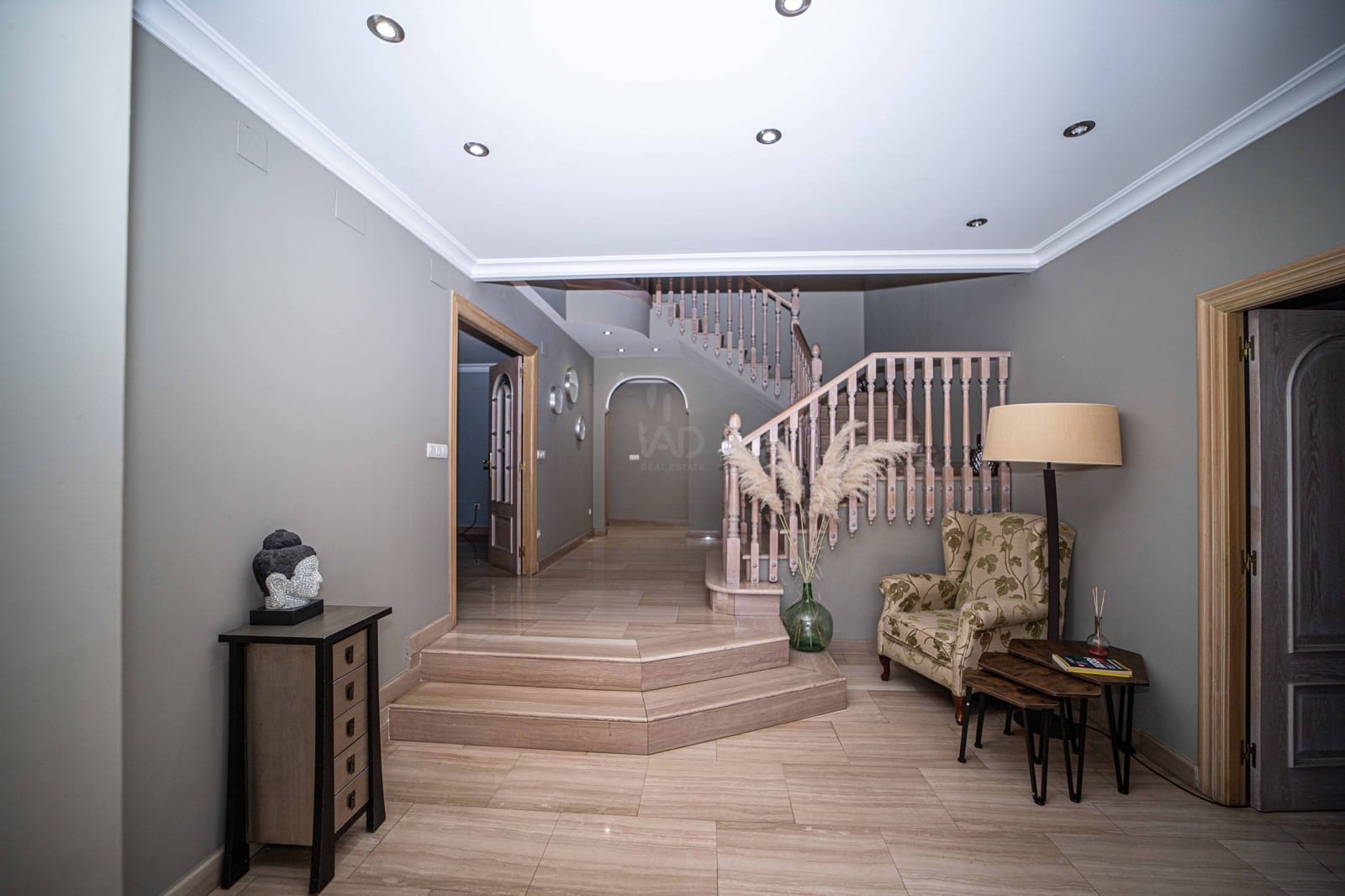5 sypialnia Dom na sprzedaż w Miasto Leon z basenem garażem - 498 900 € (Ref: 9988662)