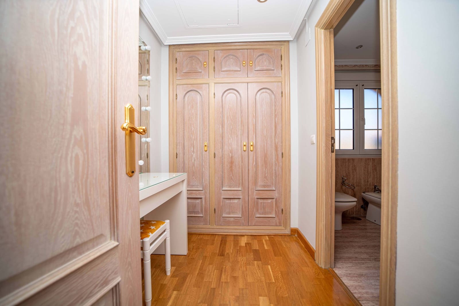 5 sypialnia Dom na sprzedaż w Miasto Leon z basenem garażem - 498 900 € (Ref: 9988662)