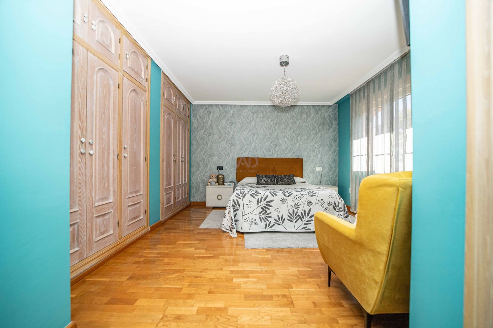 5 sypialnia Dom na sprzedaż w Miasto Leon z basenem garażem - 498 900 € (Ref: 9988662)