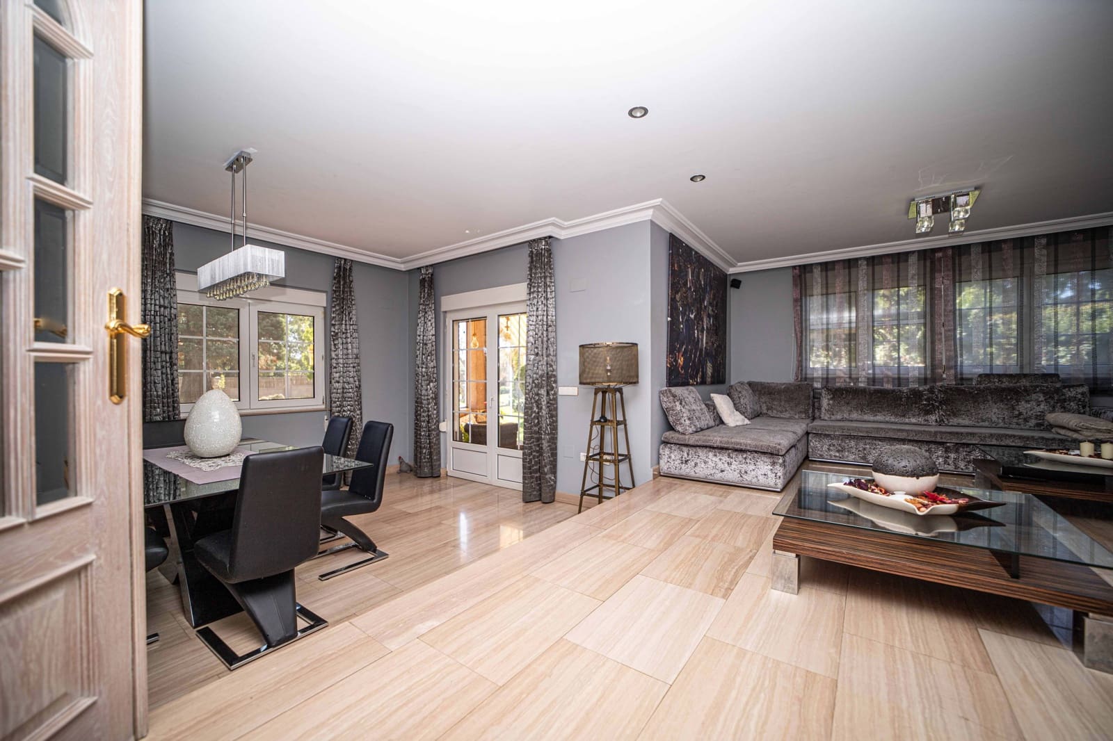 5 sypialnia Dom na sprzedaż w Miasto Leon z basenem garażem - 498 900 € (Ref: 9988662)