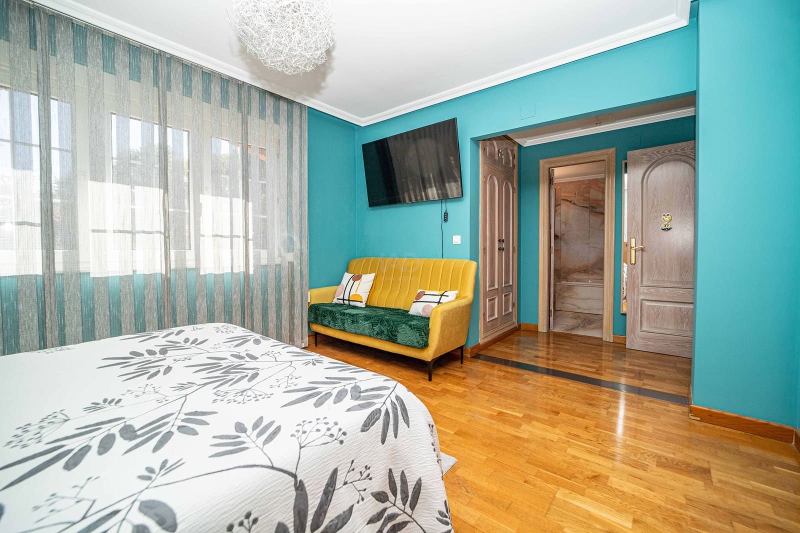 5 sypialnia Dom na sprzedaż w Miasto Leon z basenem garażem - 498 900 € (Ref: 9988662)