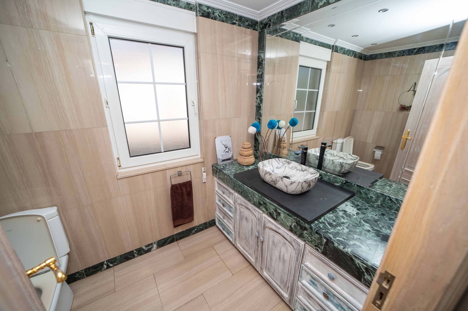5 sypialnia Dom na sprzedaż w Miasto Leon z basenem garażem - 498 900 € (Ref: 9988662)