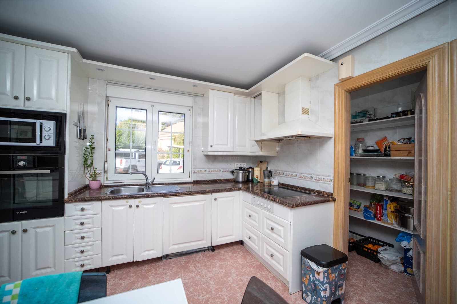 5 sypialnia Dom na sprzedaż w Miasto Leon z basenem garażem - 498 900 € (Ref: 9988662)