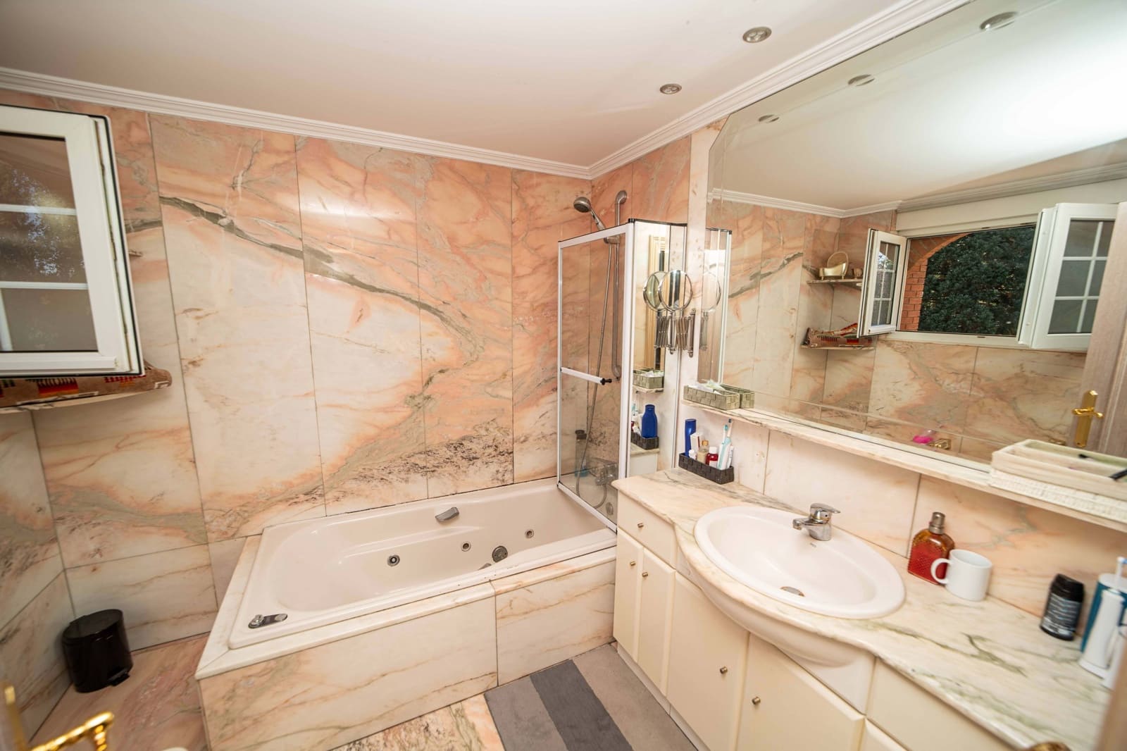 5 sypialnia Dom na sprzedaż w Miasto Leon z basenem garażem - 498 900 € (Ref: 9988662)