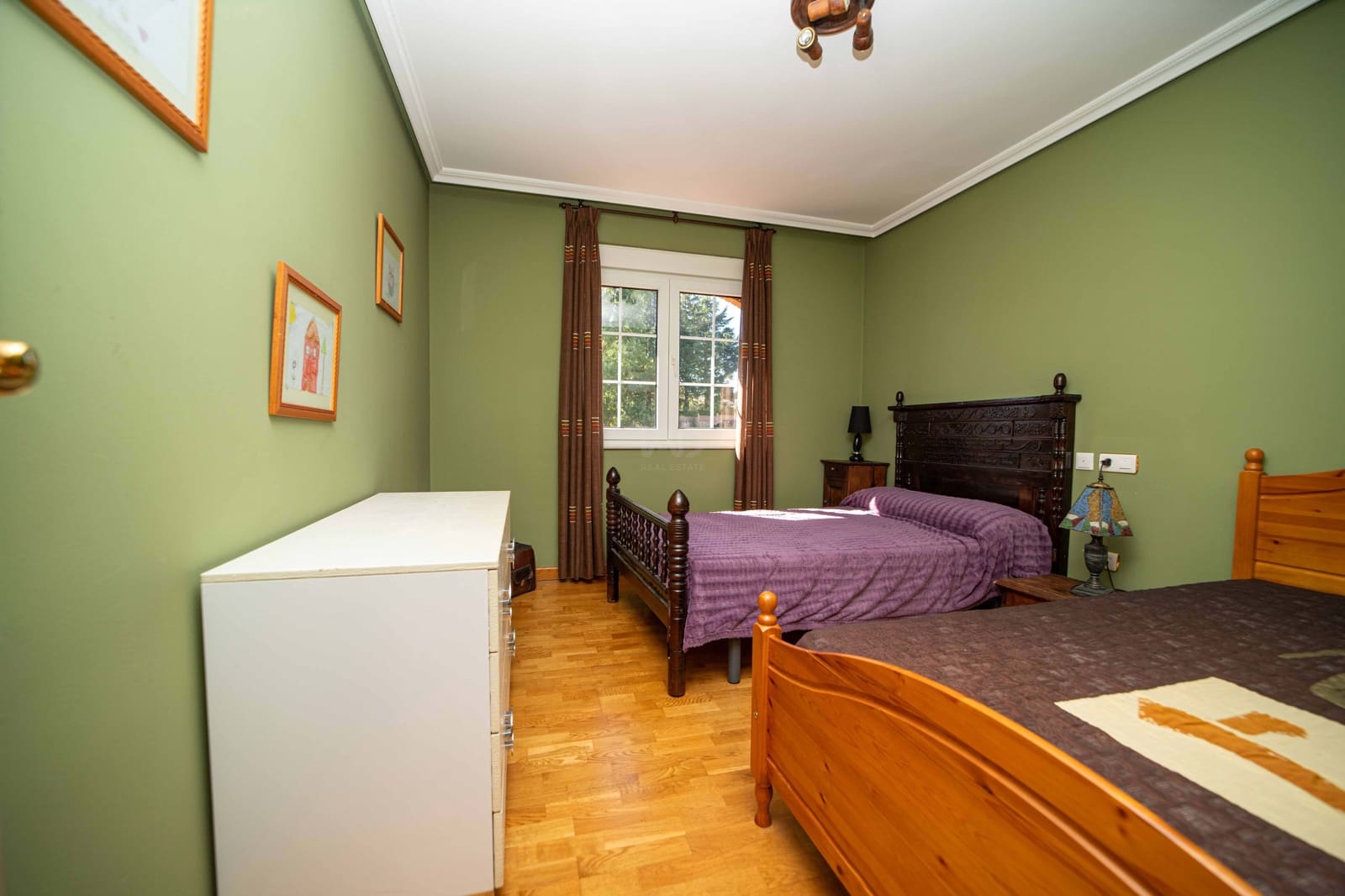 5 sypialnia Dom na sprzedaż w Miasto Leon z basenem garażem - 498 900 € (Ref: 9988662)