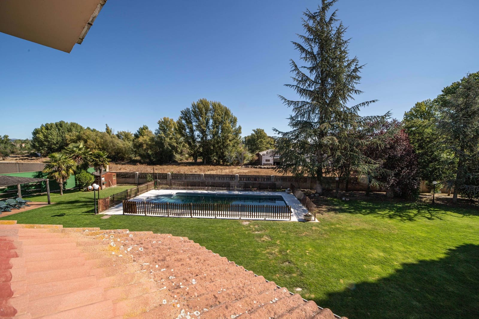 5 sypialnia Dom na sprzedaż w Miasto Leon z basenem garażem - 498 900 € (Ref: 9988662)