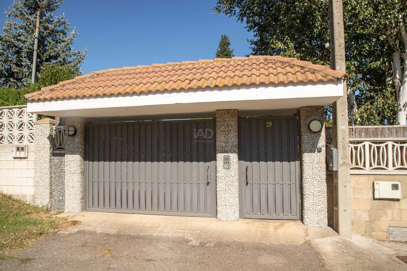 5 sypialnia Dom na sprzedaż w Miasto Leon z basenem garażem - 498 900 € (Ref: 9988662)