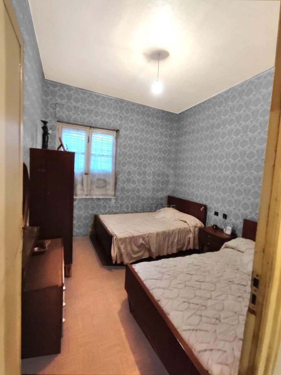 5 soveværelse Finca/Landehus til salg i Leon by - € 74.900 (Ref: 9988664)