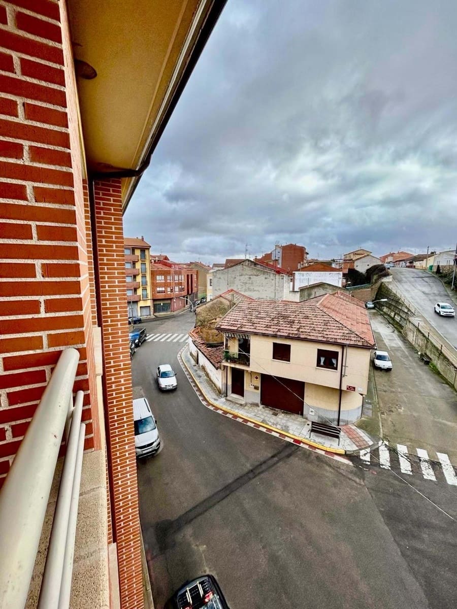 3 sypialnia Apartament na sprzedaż w Miasto Leon - 90 000 € (Ref: 9988666)