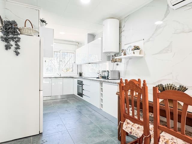 3 slaapkamer Huis te koop in Gerona stad met zwembad - € 370.000 (Ref: 9988668)