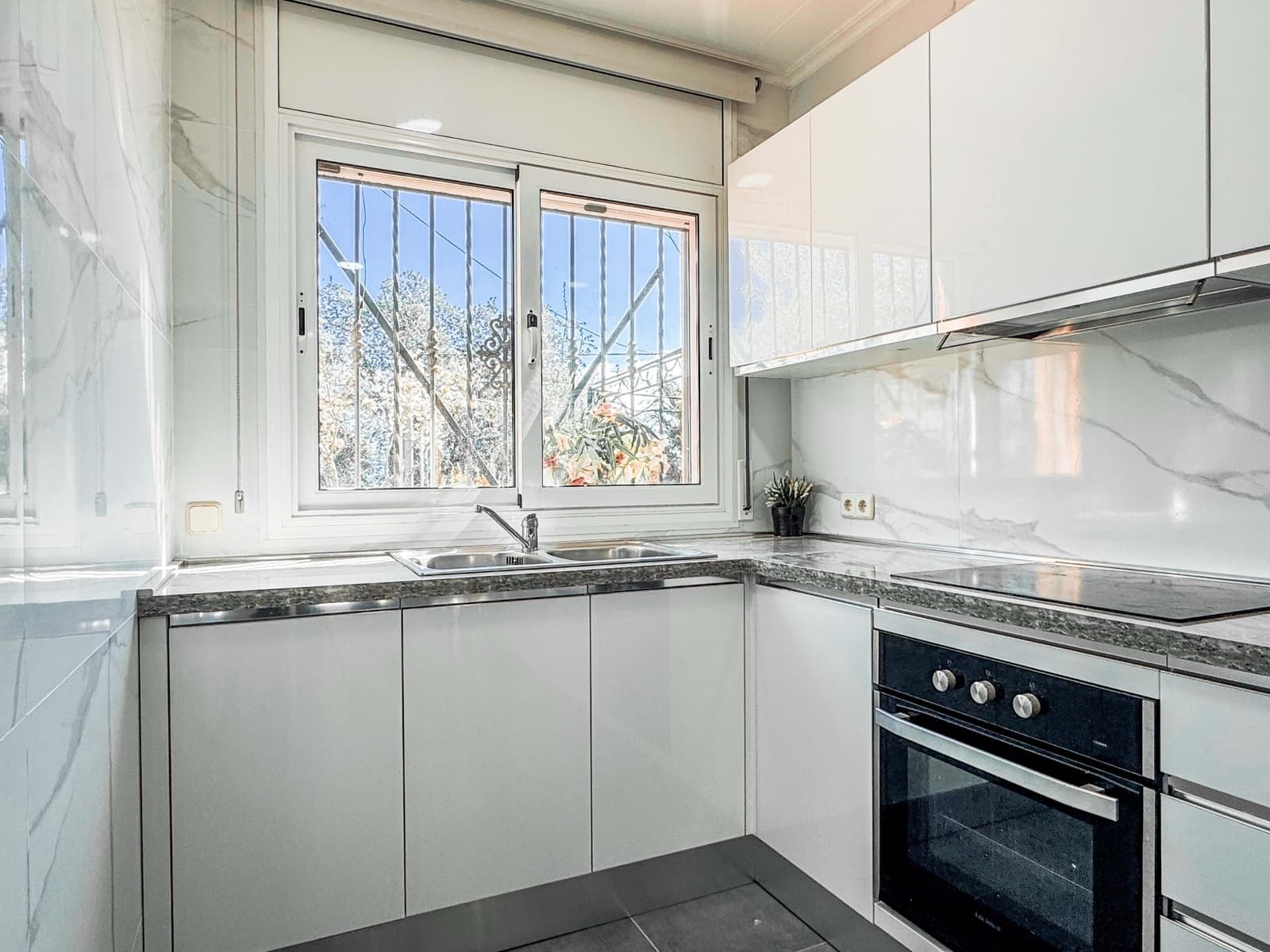 3 slaapkamer Huis te koop in Gerona stad met zwembad - € 370.000 (Ref: 9988668)