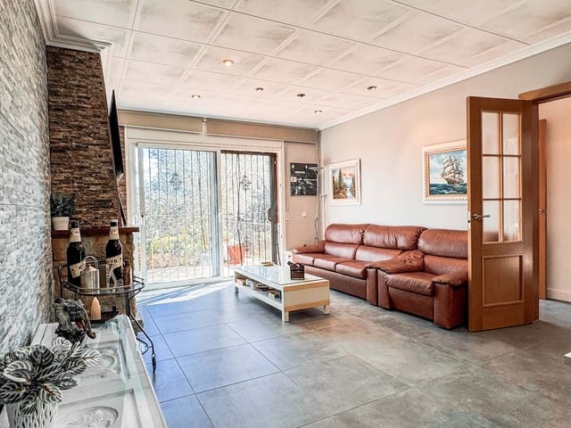 3 slaapkamer Huis te koop in Gerona stad met zwembad - € 370.000 (Ref: 9988668)