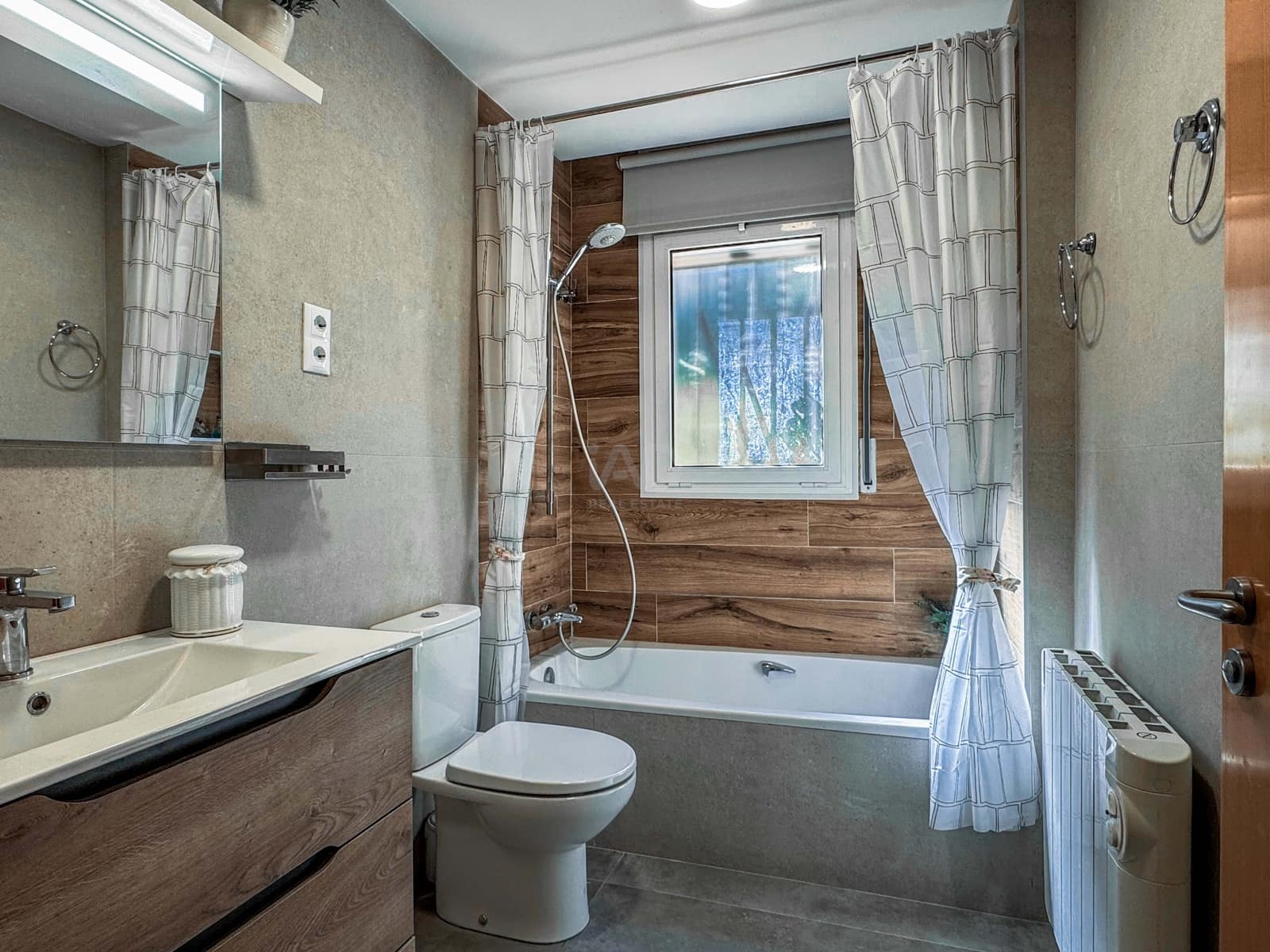 3 slaapkamer Huis te koop in Gerona stad met zwembad - € 370.000 (Ref: 9988668)