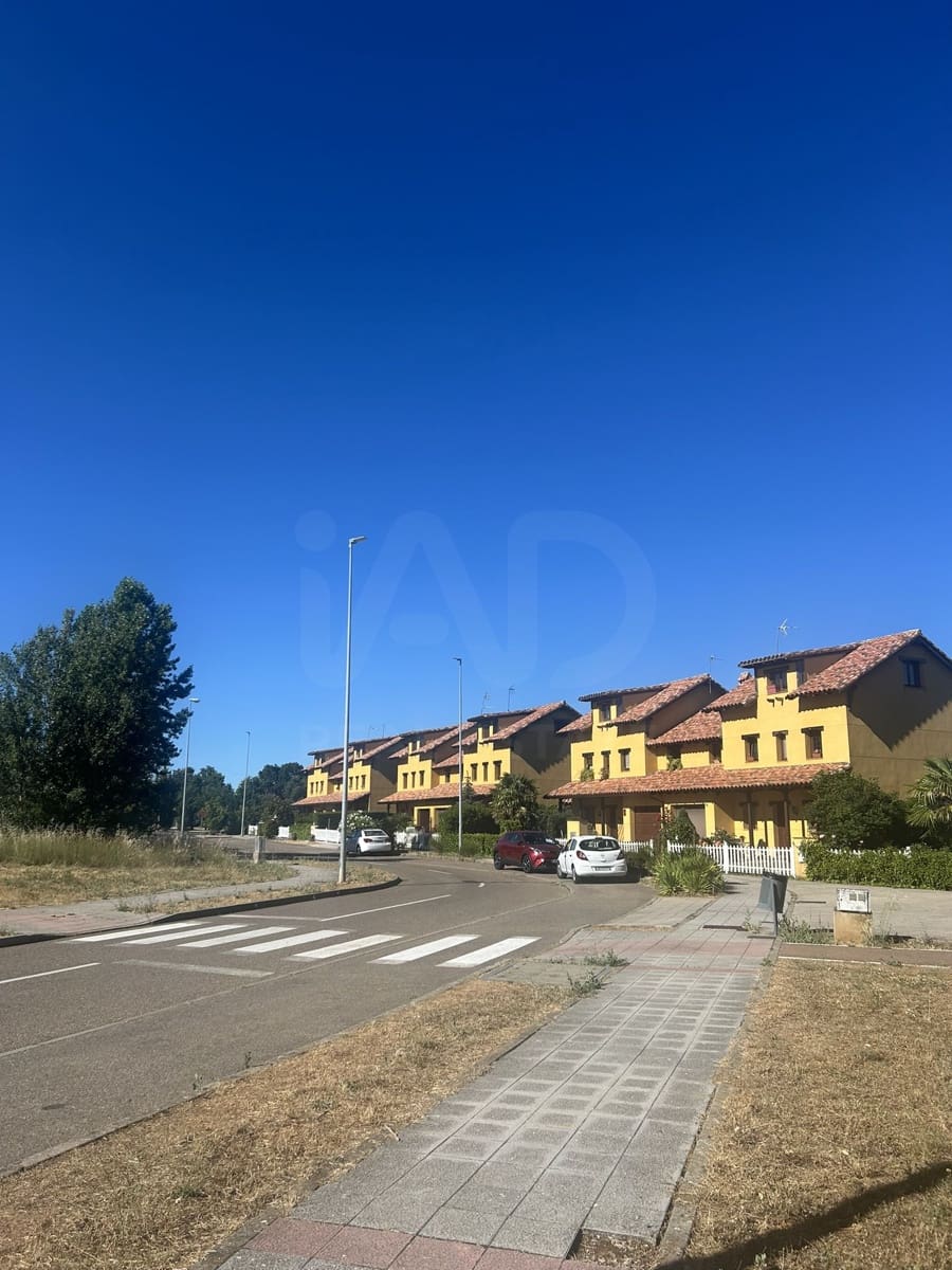 Building Plot for sale in Leon city - € 39,000 (Ref: 9988669)
