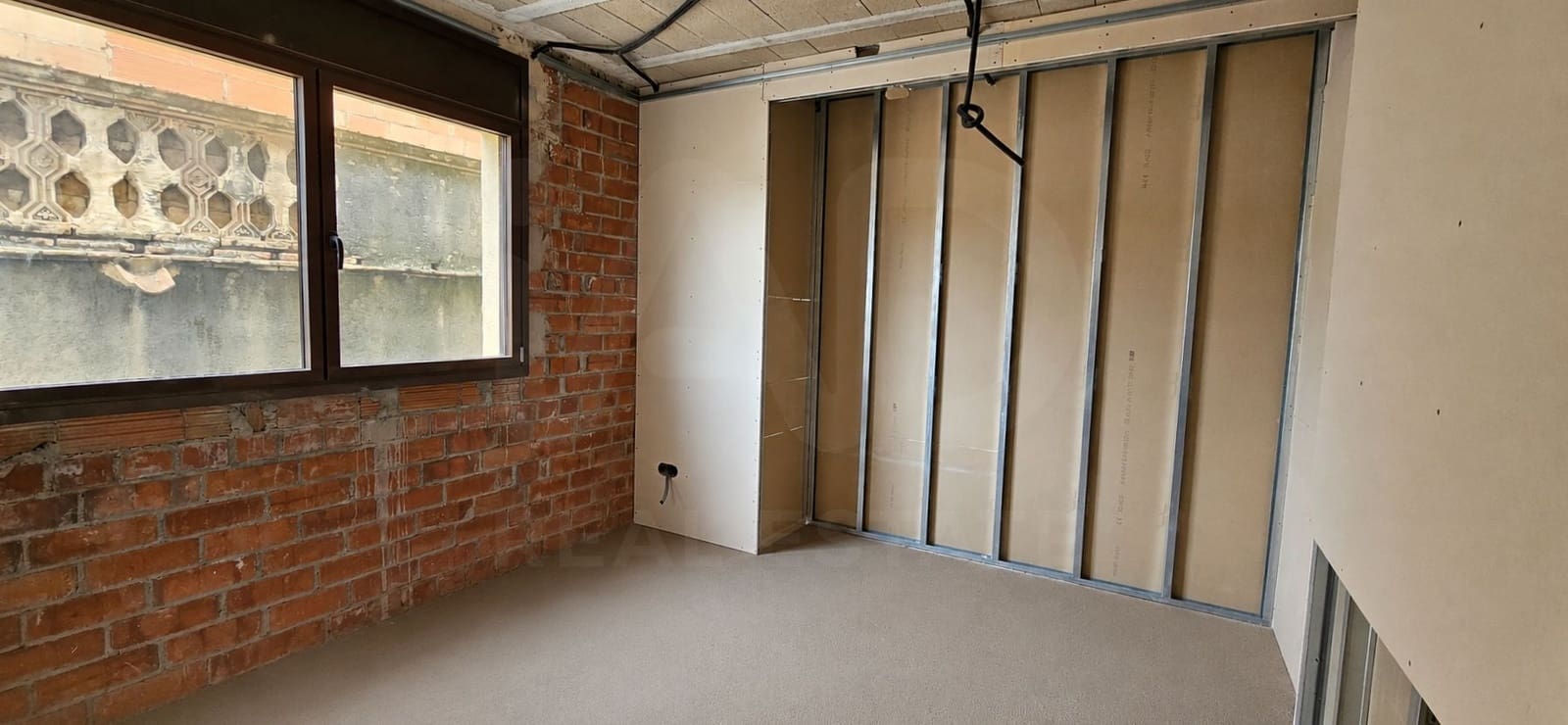 Omakotitalo myytävänä paikassa Girona kaupunki - 200 000 € (Ref: 9988673)